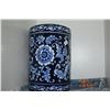 Image 3 : BLUE & WHITE VASES (2 PCS)