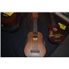 Image 2 : UKULELE'S (KAMAKA-NEEDS REPAIR & LEOLANI) W/1 CASE (2 PCS)