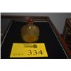 Image 1 : CHINESE AGATE SNUFF BOTTLE W/RELIEF MONKEYS & AGATE TOP (3 1/8")