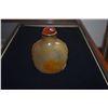 Image 3 : CHINESE AGATE SNUFF BOTTLE W/RELIEF MONKEYS & AGATE TOP (3 1/8")