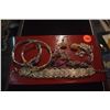 Image 1 : COLLECTION OF FASHION JEWELRY (8 PCS)