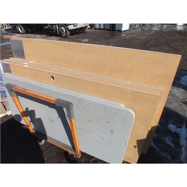 5 Wooden Doors & 2 Folding Tables