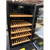 Image 2 : GENERAL ELECTRIC GVS04BQNCSS STAINLESS STEEL / BLACK SINGLE DOOR GLASS FRONT ELECTRIC WINE CELLAR