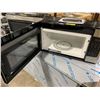 Image 2 : GENERAL ELECTRIC JVM2165SMSS STAINLESS STEEL / BLACK RANGE HOOD MICROWAVE OVEN