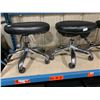 Image 2 : 5 BLACK MOBILE COMMERCIAL ADJUSTABLE GAS LIFT SPA STOOLS ( VARIOUS CONDITION )