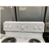 Image 2 : MOFFAT MCBS523DN1WW WHITE 4 BURNER SENSI-TEMP ELECTRIC COIL TOP OVEN
