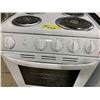Image 2 : GENERAL ELECTRIC WHITE 4 BURNER SENSI-TEMP ELECTRIC APARTMENT SIZE OVEN ( MISSING BACK FOOT )