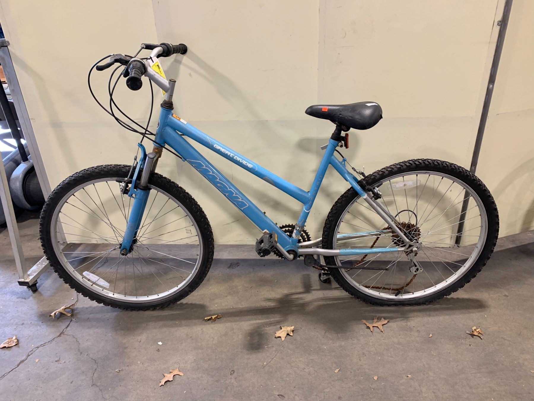 MAGNA GREAT DIVIDE BLUE 21 SPEED FRONT SUSPENSION MOUNTAIN BIKE - Able ...