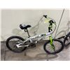 Image 2 : AVIGO WALKER WHITE SINGLE SPEED BMX STYLE BIKE
