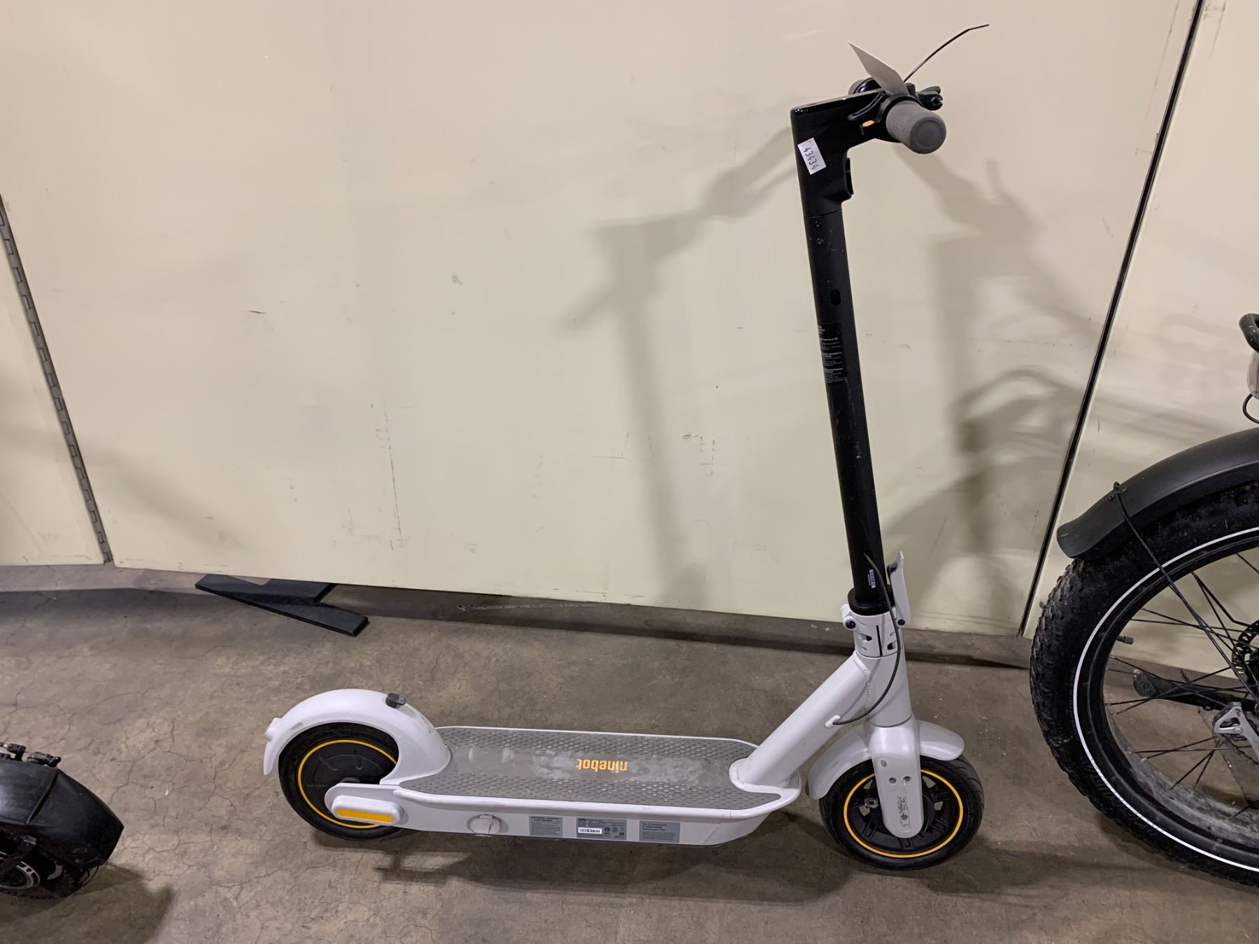 SEGWAY NINEBOT MAX G30LP GREY ELECTRIC KICK SCOOTER ( ( HAS BATTERY ...