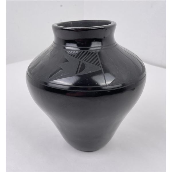 Adakai Navajo Indian Pot