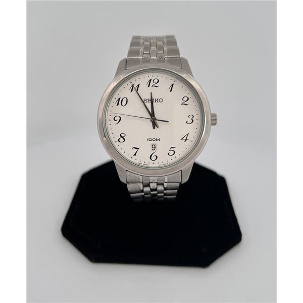 Seiko Quartz 6N42-00A0 Date Indicator Watch