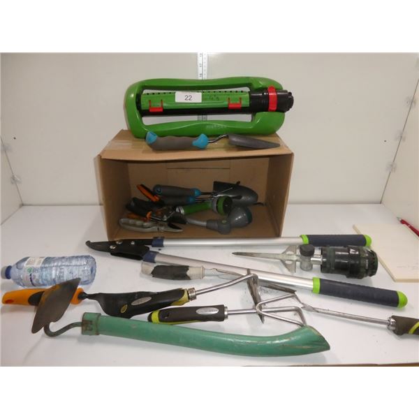 Miscellaneous garden tools