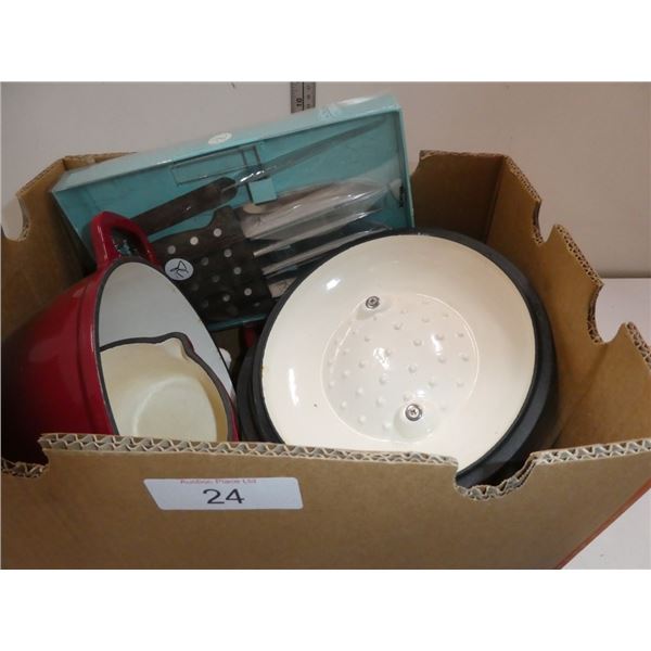 2 Dutch oven cooking pots, pot, steak knives