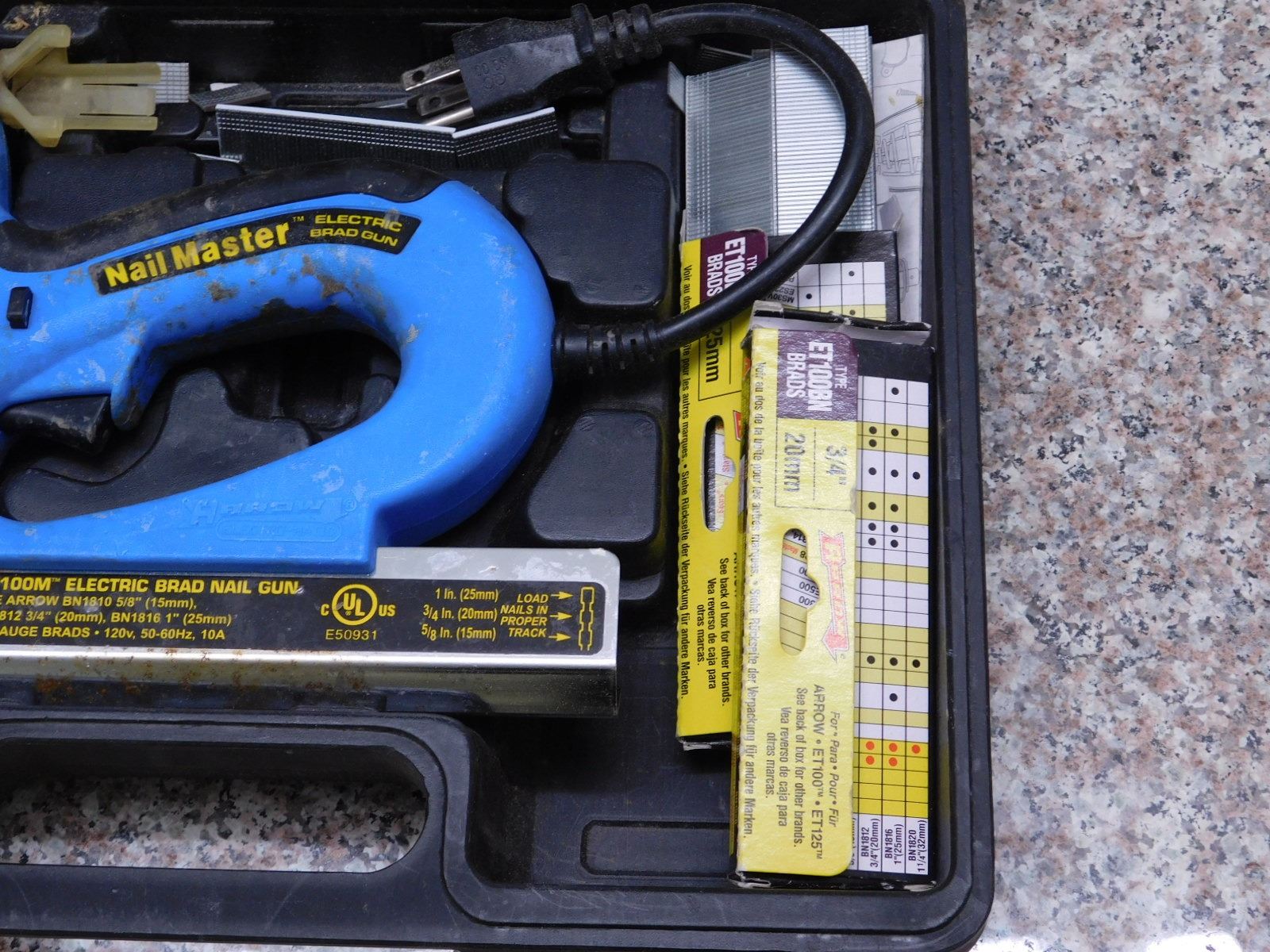 ET100M Brad Arrow Electric Nail Gun Nail Master With Case and Nails