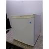 Image 1 : Danby Mini Bar Fridge DCR059WE 2012