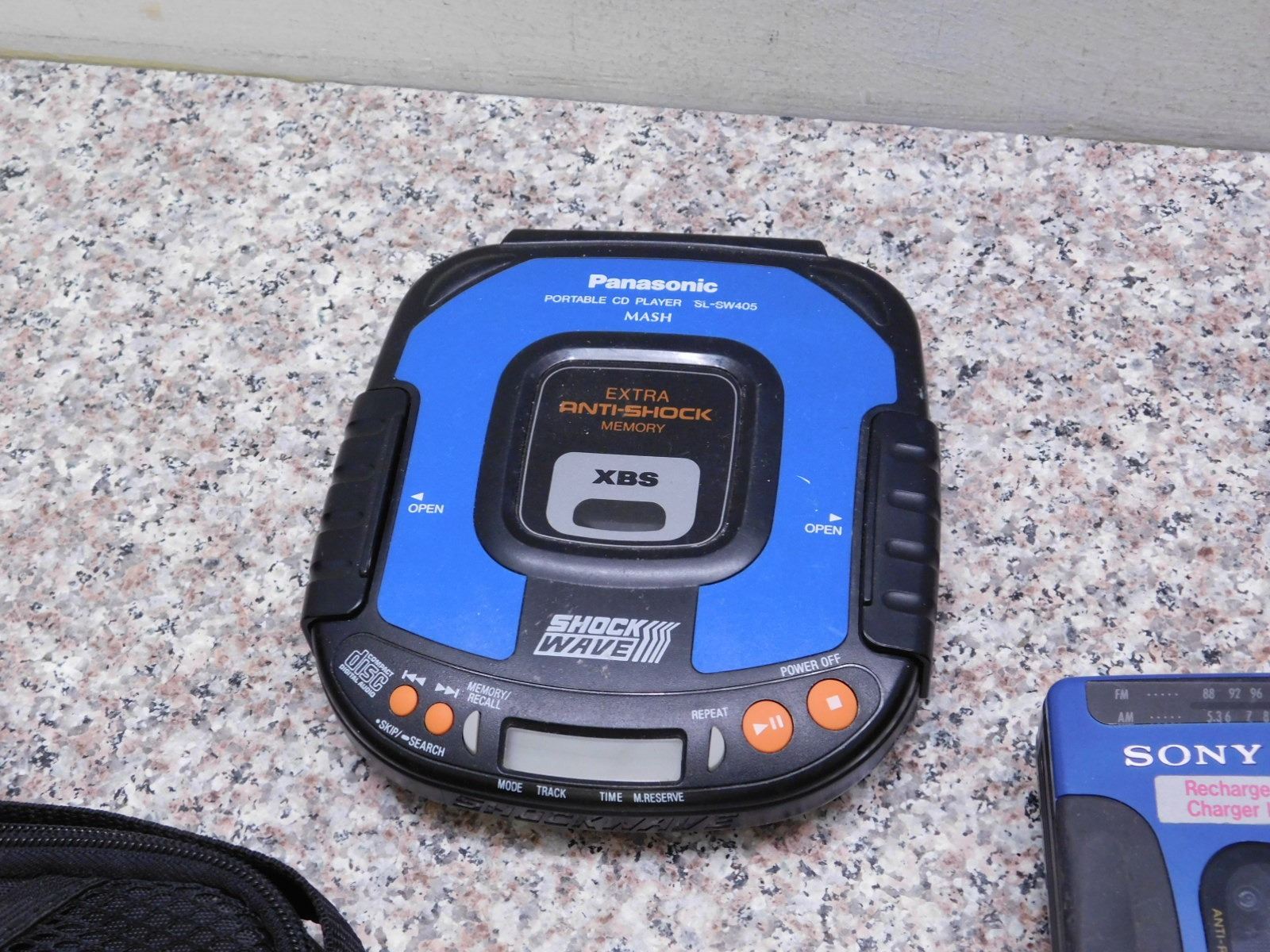 Lot of 8 Sony Walkman, Panasonic Shockwave CD Player, Portable Radio