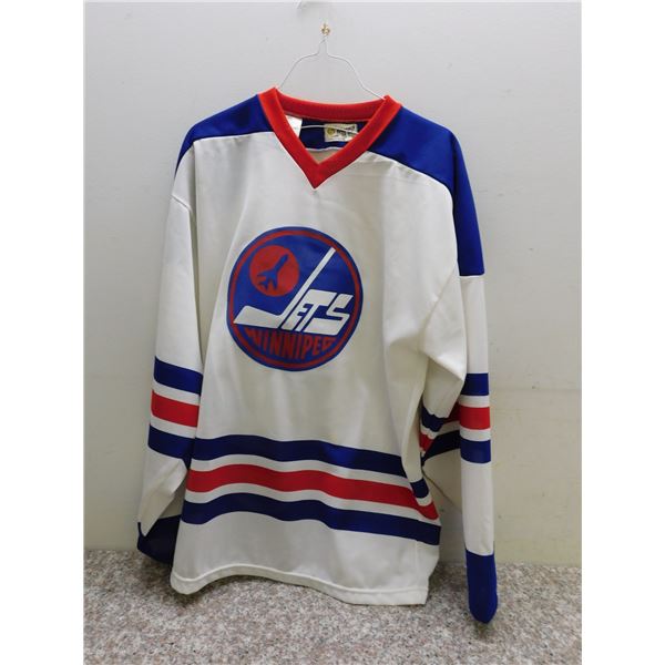 Winnipeg Jets Maska 1980’s Hockey Jersey Men’s Size 40-42. Heat pressed logo. Like New Condition.