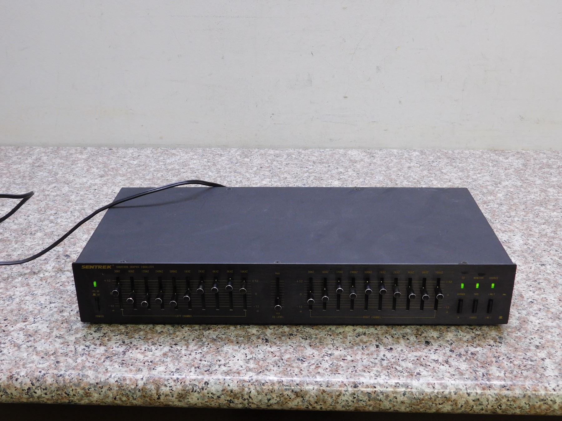 Sentrek 2206 Sentrek SHQ2200B Graphic Equalizer