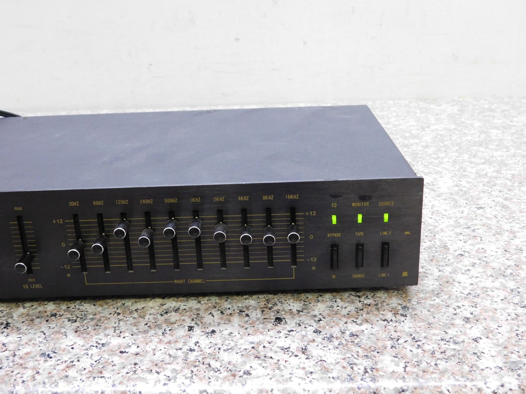 Sentrek SHQ2200B Graphic Equalizer