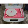 Image 2 : Vintage Care Bears Phonograph Record Player Model 990CB Daylin New in Box