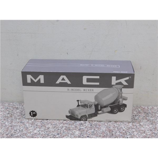 New 1st Gear 1/34 Scale R-Model Cement Mixer Replica Collectible