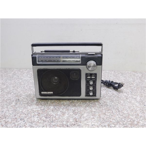 General Electric SUPERADIO II Vintage Radio
