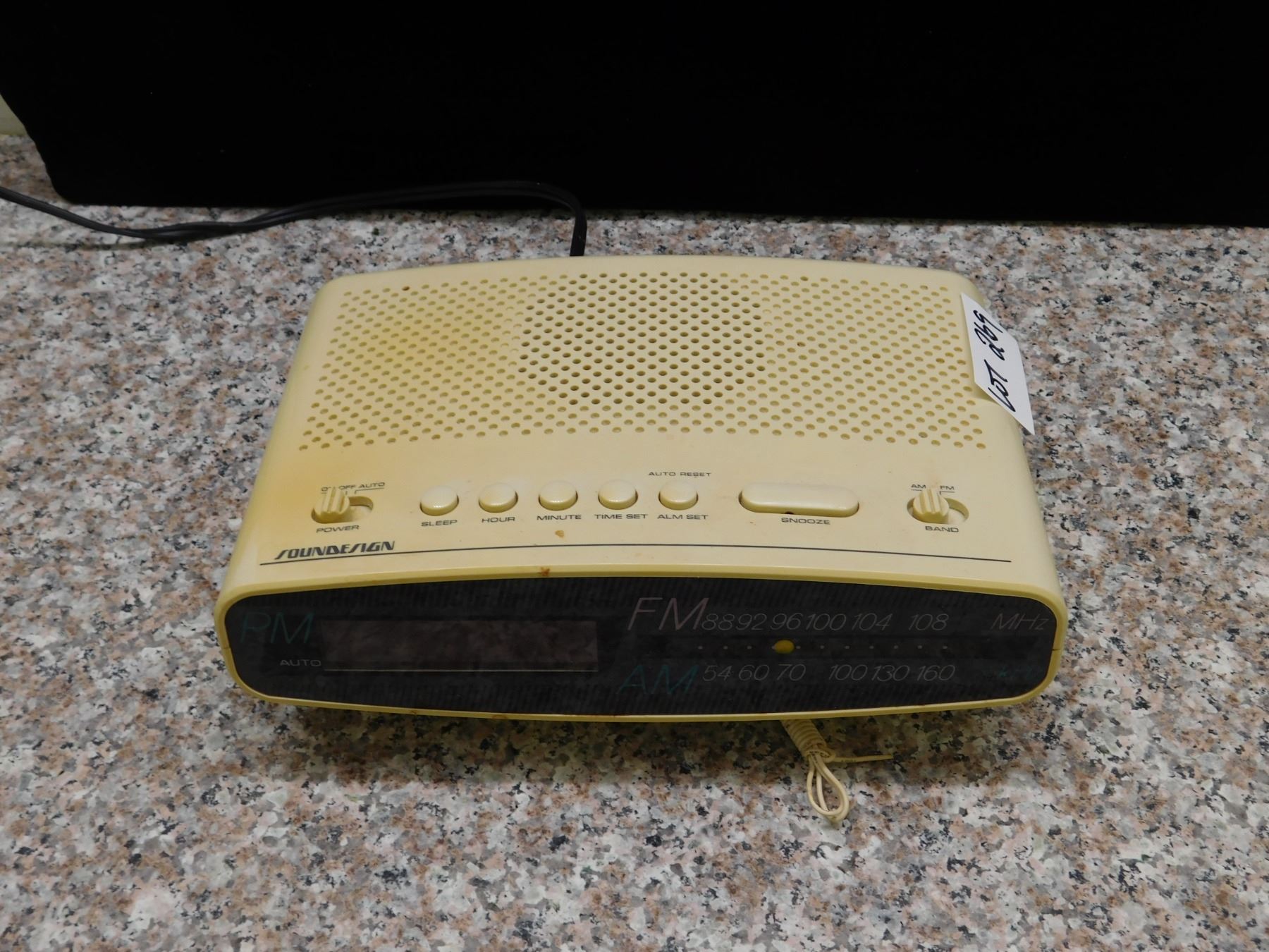 AM FM Clock Radio Soundesign Off White