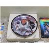 Image 6 : Lot of Wayne Gretzky Items Ultimate DVD Set, Bradford Exchange Plate, 36 Hockey Cards