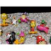 Image 5 : Lot of 18 Vintage PVC Looney Tunes Holiday Keychains Valentines Christmas Easter Bugs Marvin Tweety