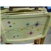 Image 2 : Lot of 4 Vintage MCM TV Trays Starburst Design by Quaker With Stand / Rack