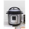 Image 2 : Instant Pot with Extra Bowl and Marble Slab Cutting Board *cracked*