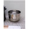 Image 3 : Instant Pot with Extra Bowl and Marble Slab Cutting Board *cracked*