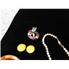 Image 6 : Lot of Assorted Fashion Custome Jewelry Vintage Rhinestones Pearls, Shell, etc