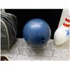 Image 4 : Lot of Bowling Items, 2 Bowling Balls with Bags, Bowling Pin and Shoes, 2 Stands