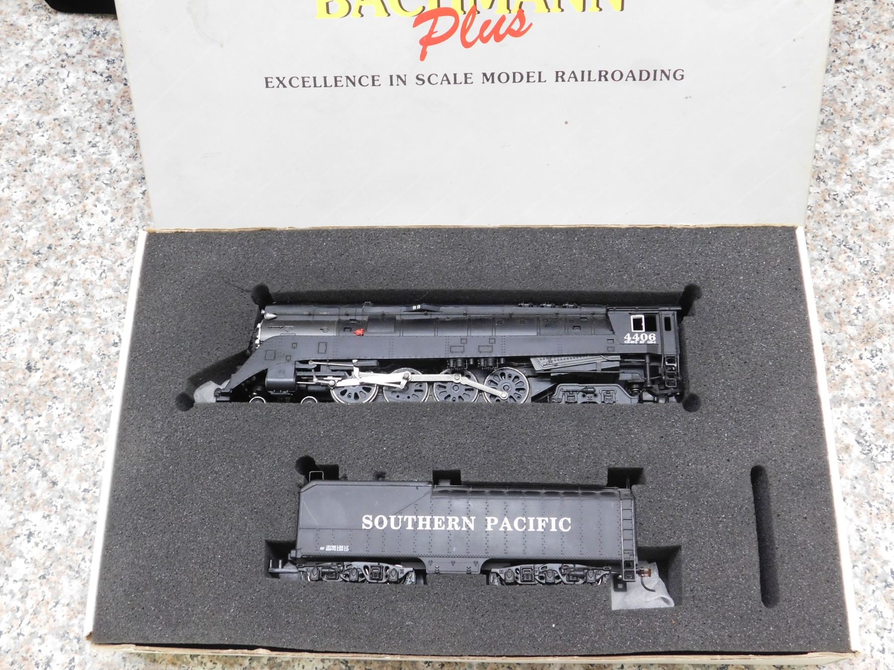 Bachmann Plus HO Scale Locomotive Tender 4406 Southern Pacific
