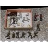 Image 1 : Box of 24 Miniatures Britain's Die Cast England Soldiers and Farm Animals, Japan England