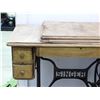 Image 2 : Antique Singer Treadle Sewing Machine