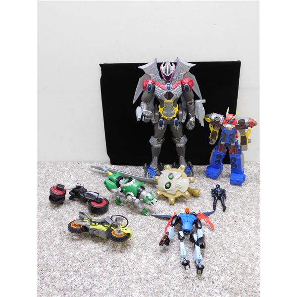 Lot of 8 Power Rangers / Assorted Toys