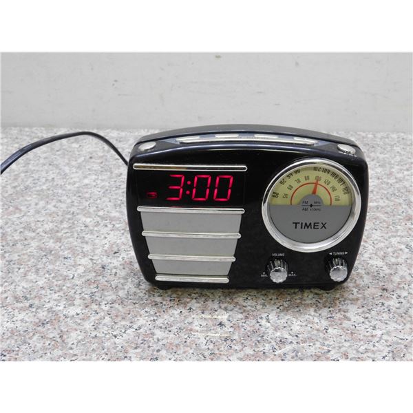 Timex Retro Style Modern Radio Alarm Clock