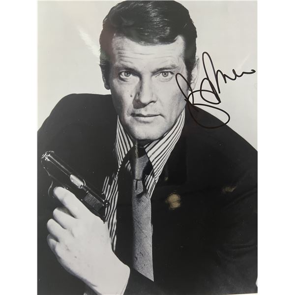 James Bond Roger Moore signed photo. GFA authenticated