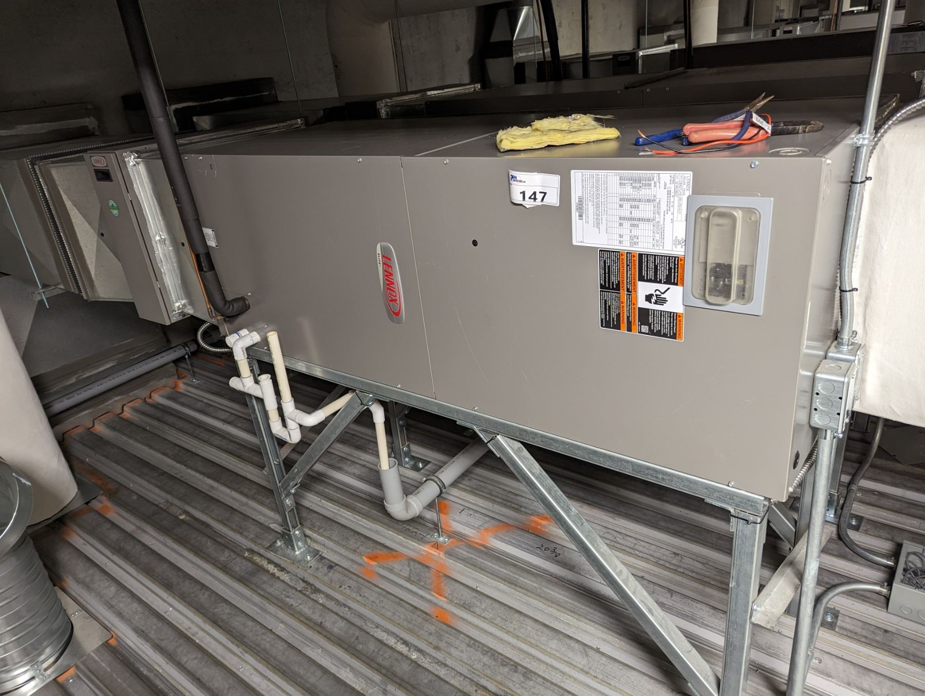 LENNOX ELITE SERIES 5 TON HEAT PUMP MODEL CBA27UHE060230601 INC