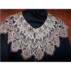 LACE COLLAR