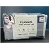 Image 1 : Lot of 1 Heavyweight Flannel King Sheet Set - Turkish Cotton