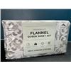 Image 1 : Lot of 1 Heavyweight Flannel Queen Sheet Set - Turkish Cotton