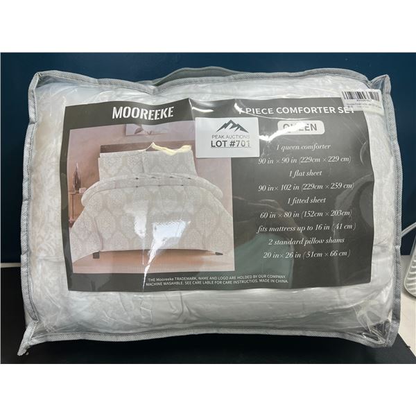 Lot of 1 7-Piece Comforter Set - Queen Size