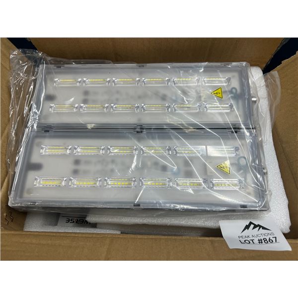 Lot of 1 Heavy Duty Flood Light