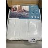 Image 1 : Lot of 1 Fuzzy Duvet Cover Set - Queen Size - White