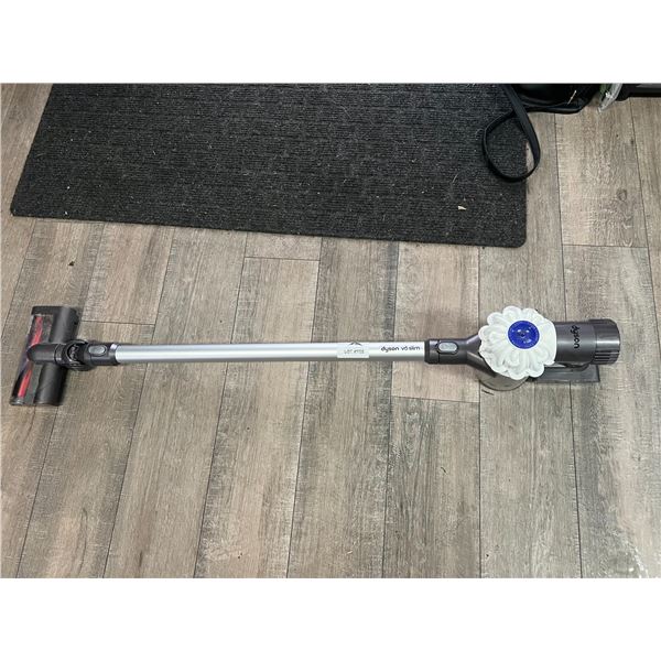 Lot of 1 Dyson Stick Vacuum w/ Battery (*Used)