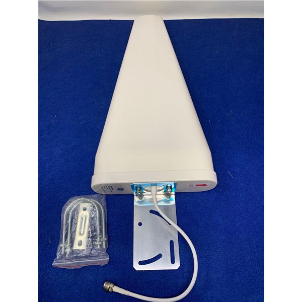 11DBi Antenna 698-2700MHz Log Outdoor Antenna LPDA Antenna for Repeater GSM 2G 3G